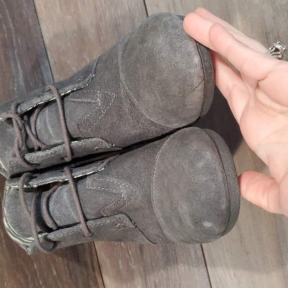 Toms "Like New" Desert wedge Suede shoes sz 10 - Picture 4 of 13